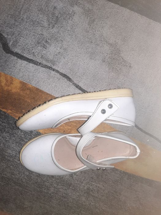 Көйлек туфли бірге.