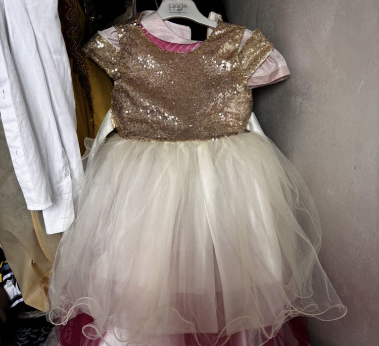 Платья нарядные все по 3000т