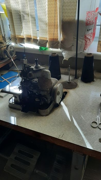 Продаю оверлог трех ниточный  производственный