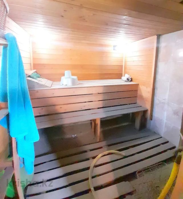 Продаю пол дом срочно