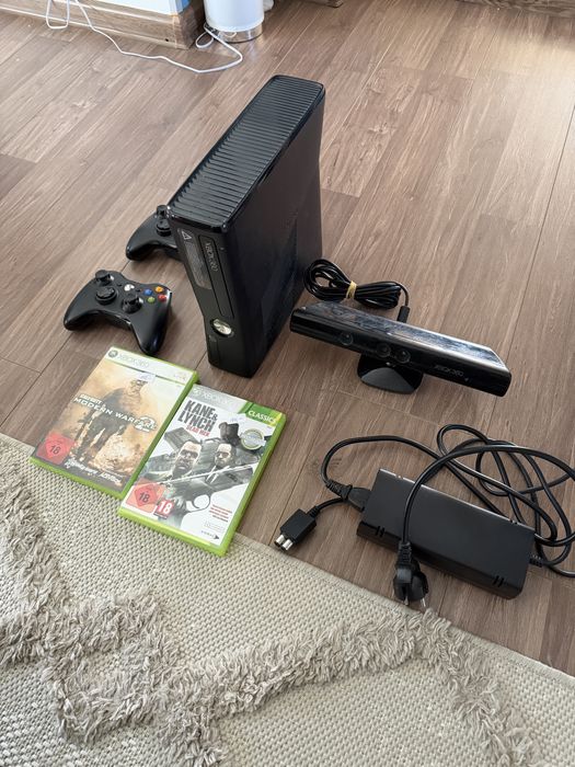Xbox cu Kinect  si doua controllere plus jocuri