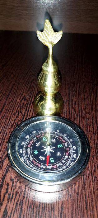 Obiect feng Shui și busolă