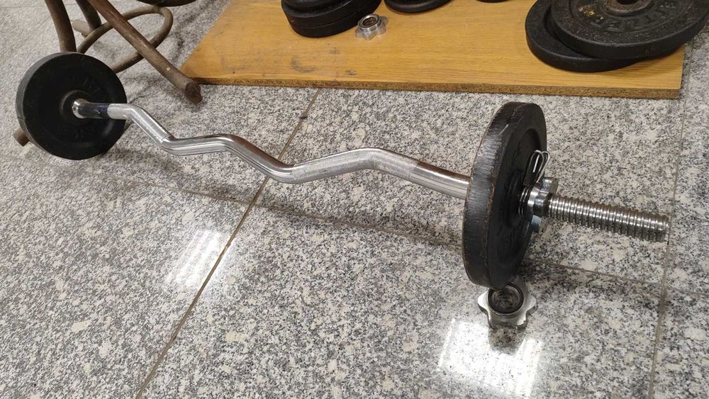 Домашен фитнес -2бр дъмбели крив лост с щипки и гайки