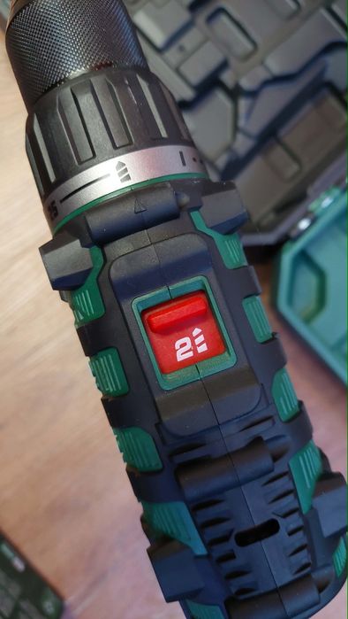 Maşină de înşurubat şi găurit, cuplu 45 nM,25+1 trepte,20 V, Nou!