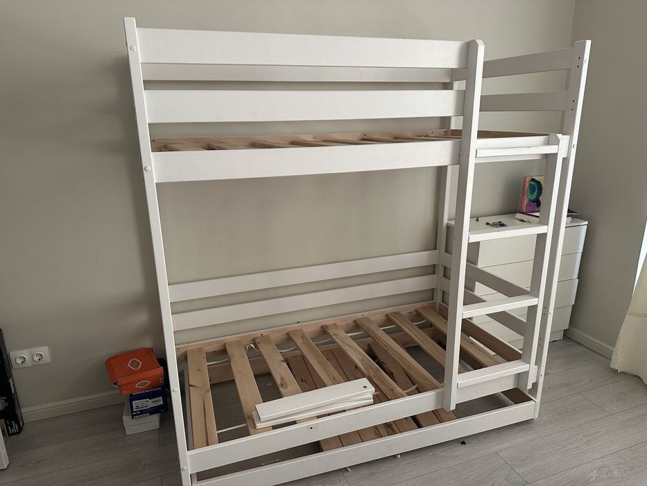 Продам детскую кровать 3 яруса 160*80