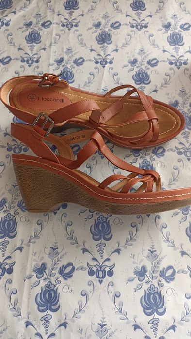 Босоножки кожаные