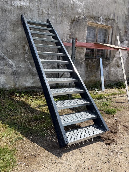 Confectionam scari metalice zincate