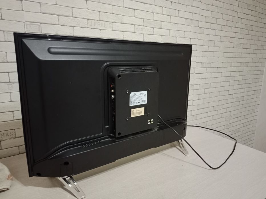 Телевизор Artel 81см