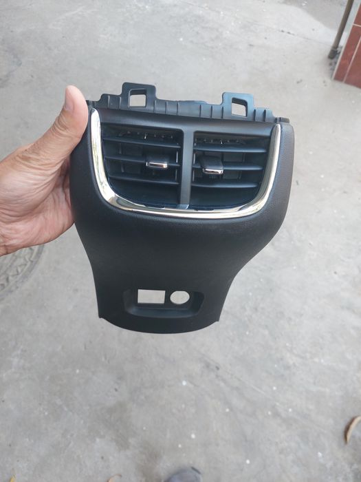 Продам задную крышку от бара малибу 2 подлокодника.отличном состоянии.