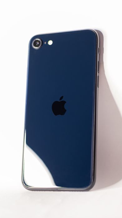 iPhone SE 2022 64GB + Cutie | 72% Baterie
