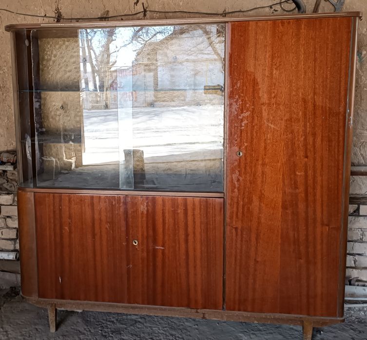 Срочно!!! Шкаф сотилади ошхона ва бошка буйумлар учун