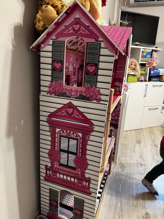 Casa de papusi din lemn