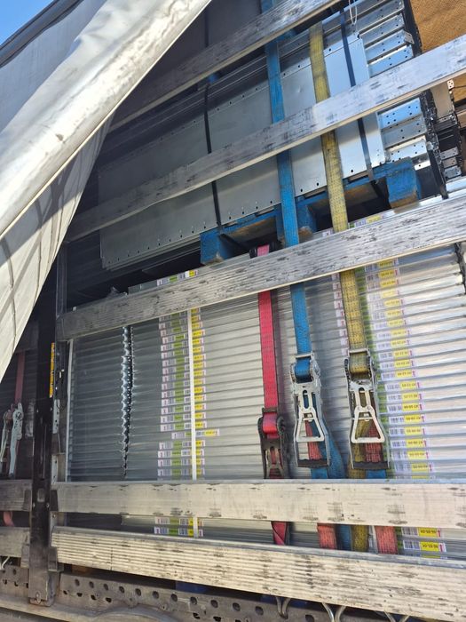 Vând rafturi metalice zincate galvanizate
