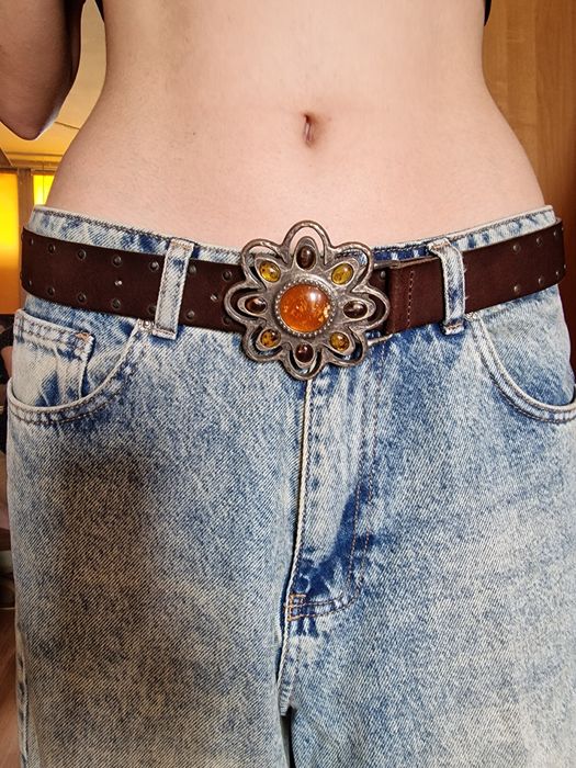 Кожен колан с цвете