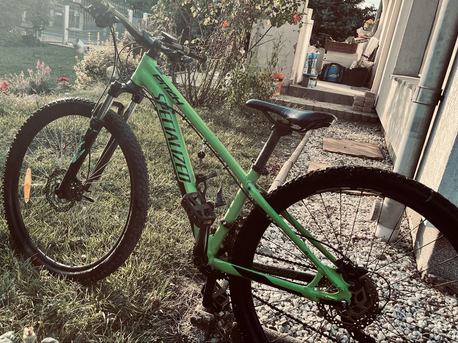 Se vinde bicicleta specialized pitch XS