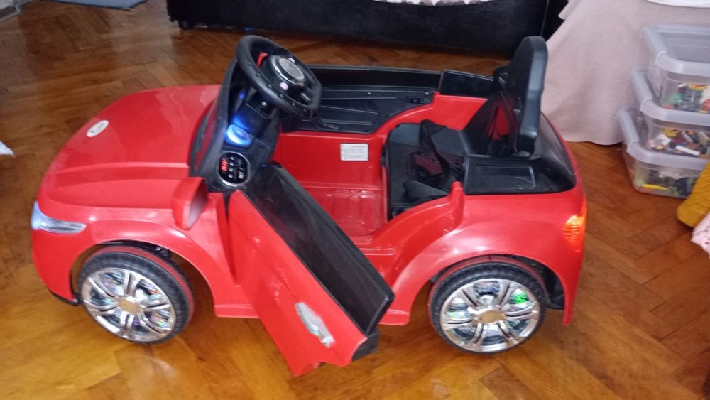 Детска кола / с дистанционно за родител