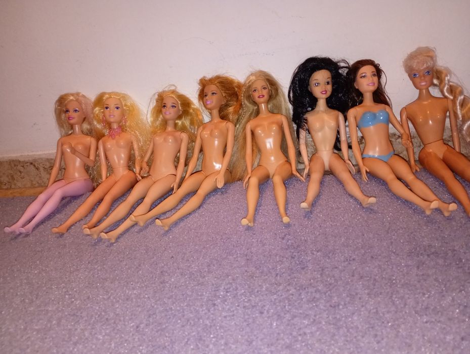 Различни кукли Barbie и подобни