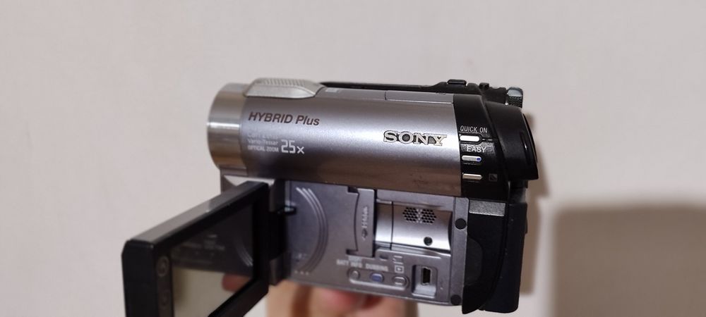 Видео камера Sony DCR-DVD810