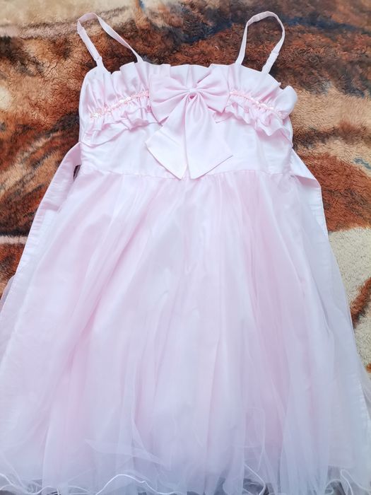 Два платья со шляпками на девочек 4-5 лет