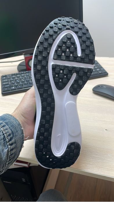 Кроссовки Nike новые