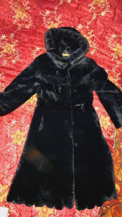 Продам женскую шубу