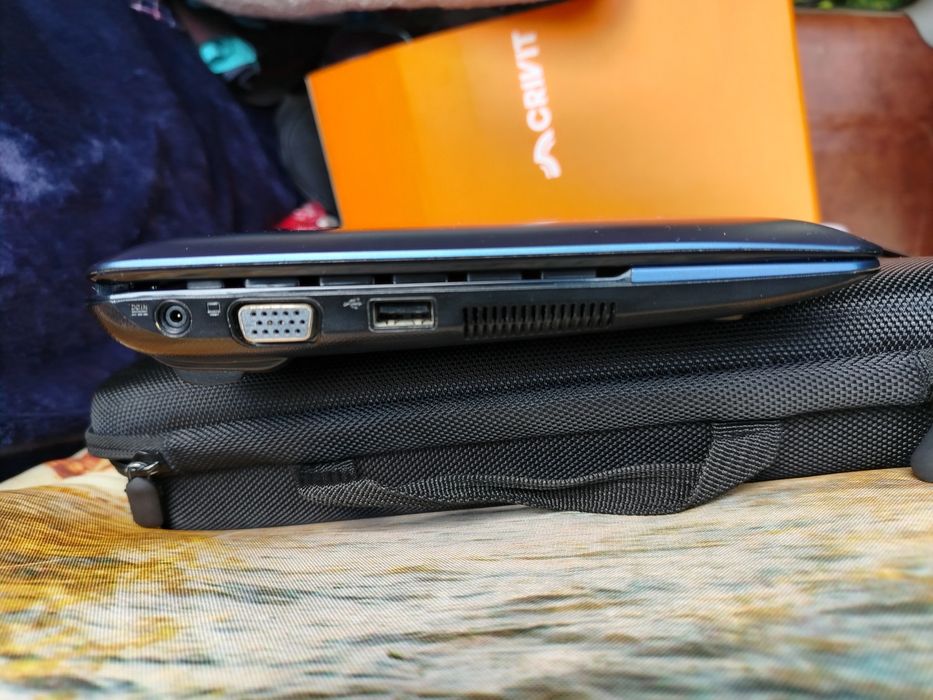 Laptop micuț stare impecabilă estetic și funcționare