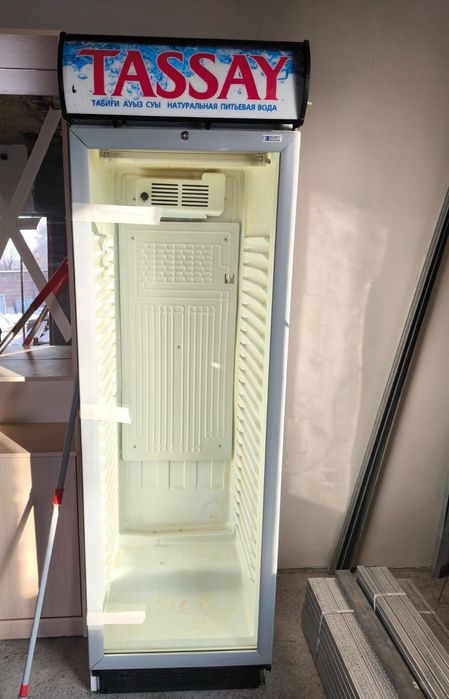 Продам холодильник витринный