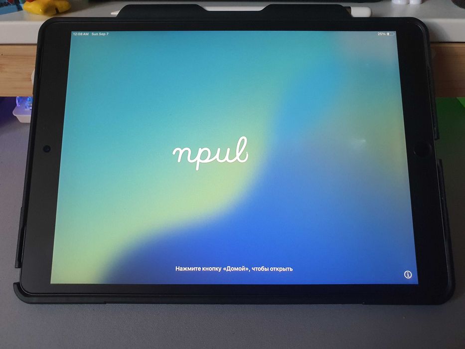 Таблет Apple iPad Air 3, 64GB, Space Grey с писалка Apple Pen Gen 1