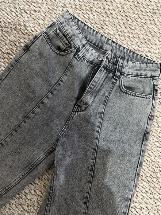 Джинсы в трендовом цвете