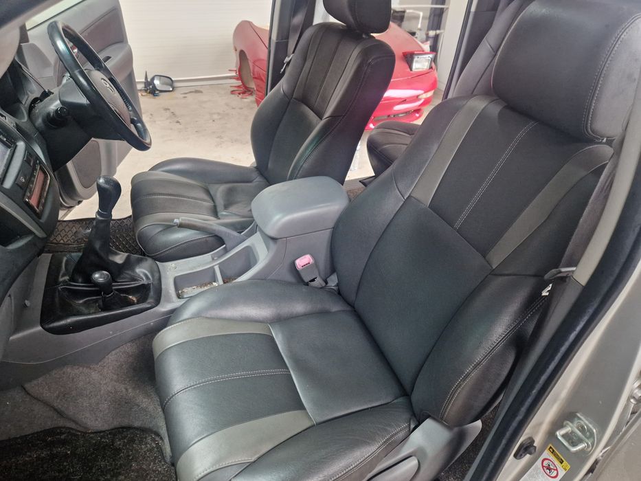 Dezmembrez Toyota Hilux 2006-2012 3.0 Invicible Manuala