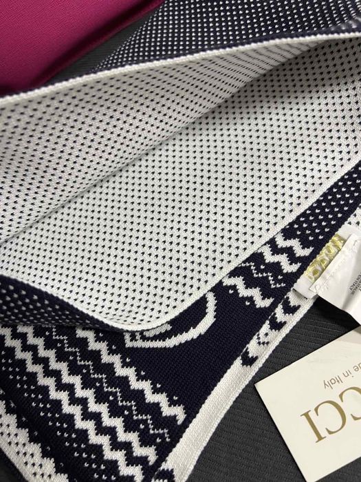 Шал и шапка нови