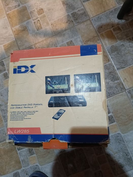 DVD PLAYER portabil cu 2 monitoare