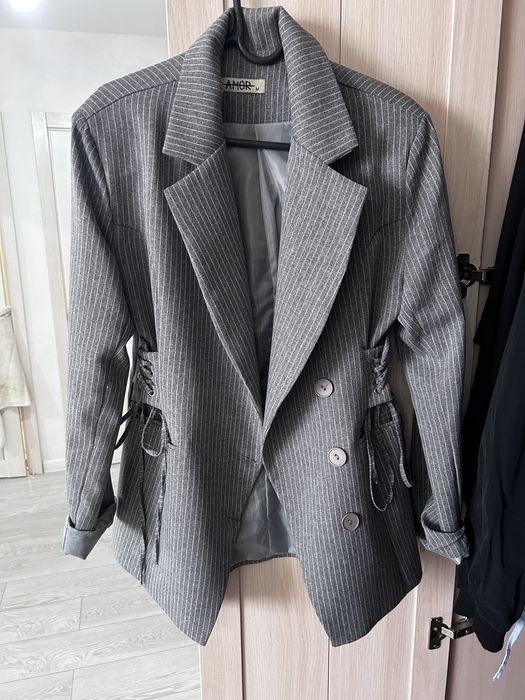 Продам пиджаки 44-46 размер