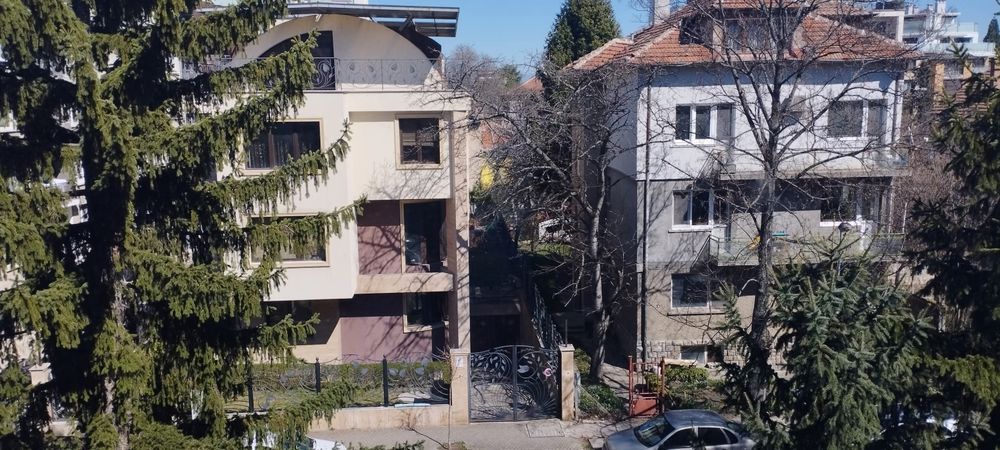Давам под наем тристаен апартамент в   Изток