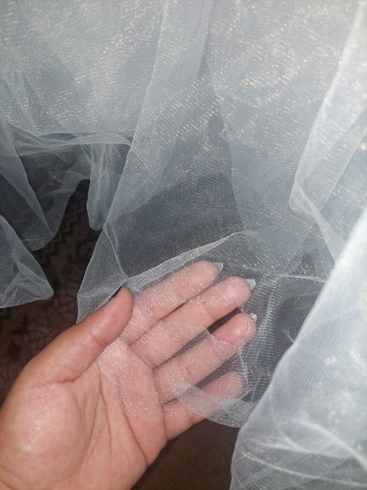 Продавам булчинска рокля, много лека и удобна с цип, корсет и връзка.