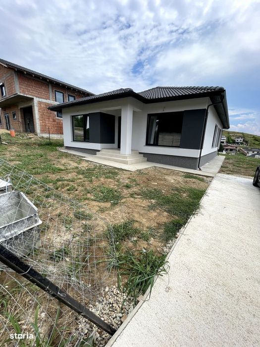 Casă modernă plan P – 750 mp teren – Săldăbagiu de Munte