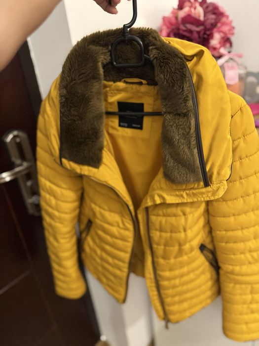 Vand geaca Zara marimea S stare perfecta