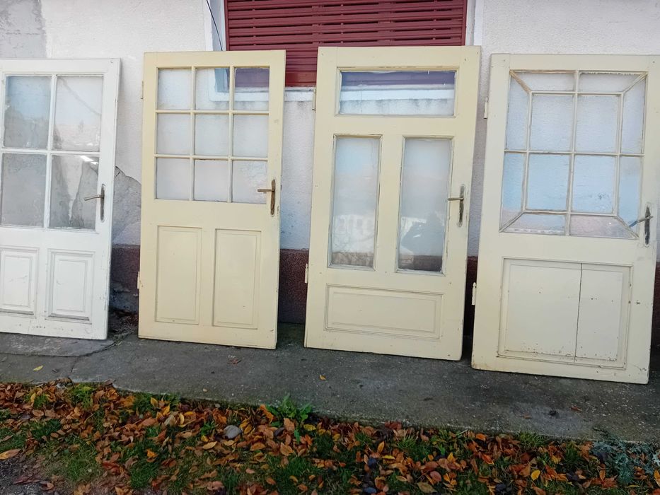 Vând uși lemn masiv