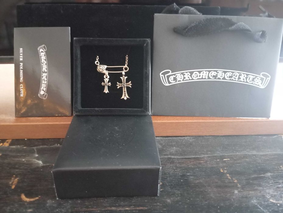 Колие Chrome Hearts - колие с два кръста инкрустирани с черен оникс