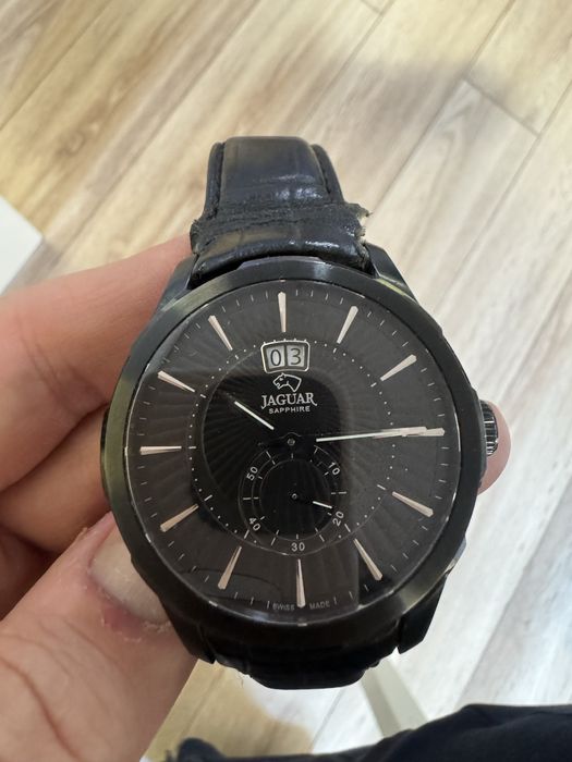 Часовник Jaguar.