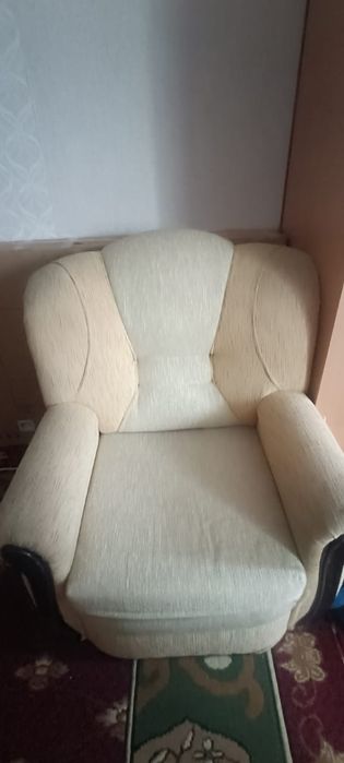 Продам Диван с креслой