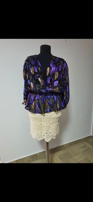 Top din tull cu insertii aurii, maneci bufante