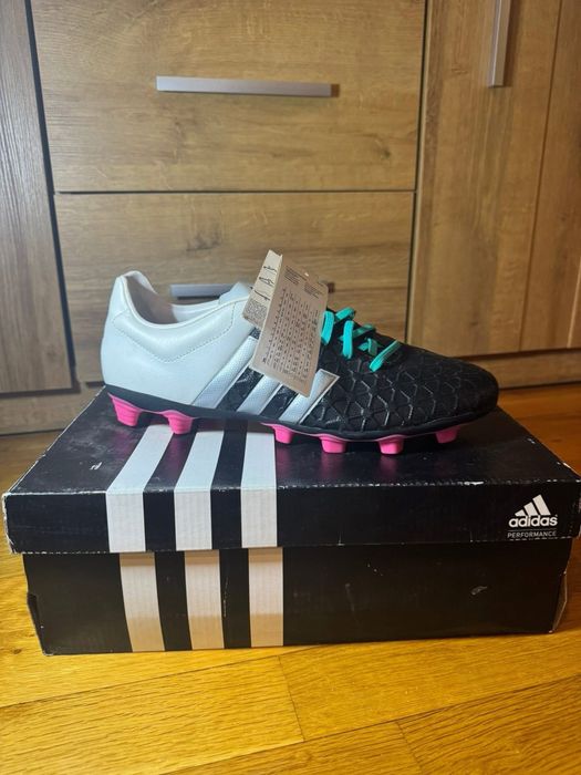 Бутонки адидас нови