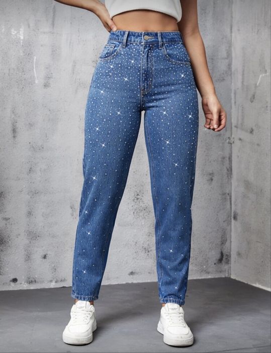 Светли дънки с камъни