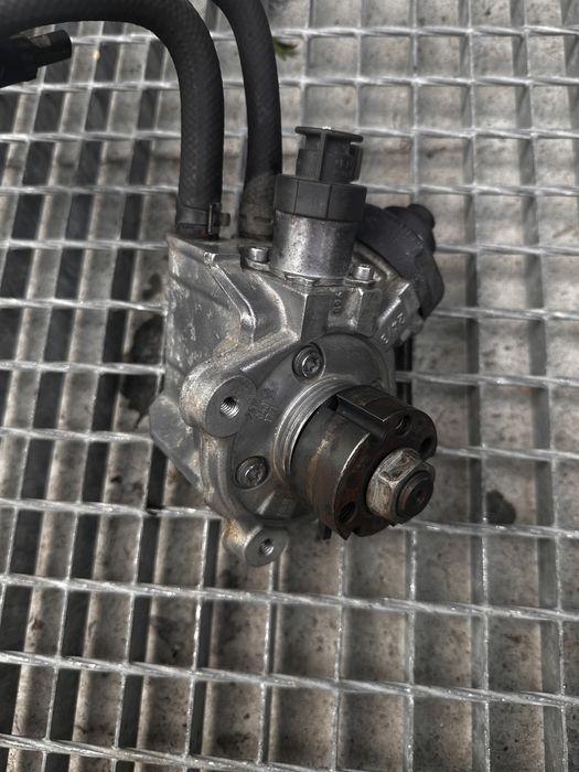 Pompa Inalta Vw Crafter 2.0 DCI cod 03L130755AB an 2012 - 2016 Vw Amarok Vw Tiguan