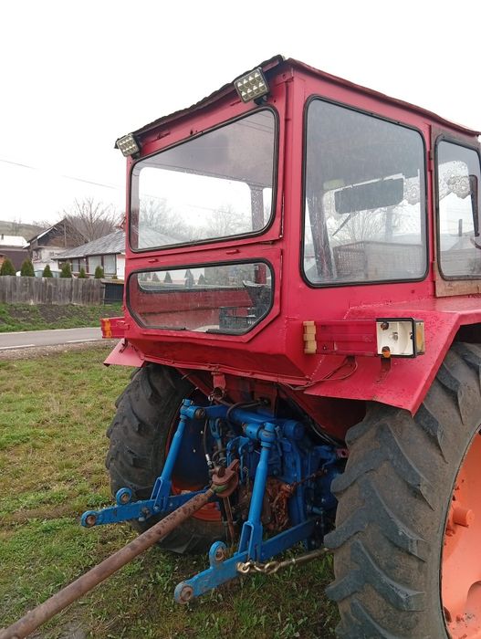 Tractor U 650 cu plug 3 brazde +cositoare mare 1,85 .toate sunt impecabile in stare fff buna de functionare.