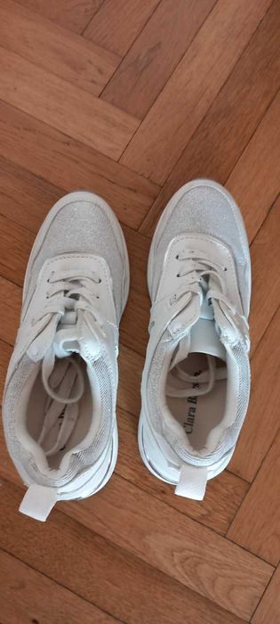 Бели детски сникърси