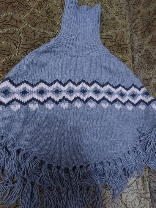 Теплое уютное пончо