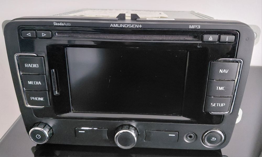 RNS 315 Amundsen+ Radio CD Player cu Navigatie GPS Auxiliar + Bluetooth Skoda (lumini verzi)