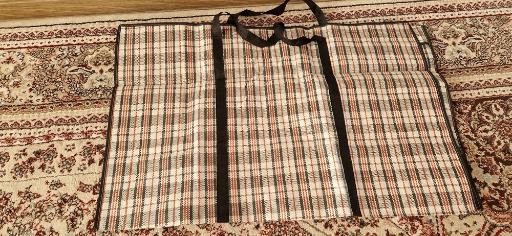 Продам сумки большие для хозяйства.